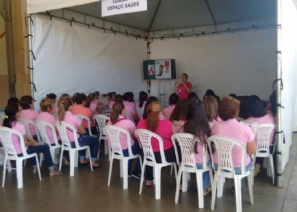 Equipe do Hospital Ana Nery participou de diversos eventos organizados por outras empresas como forma de marcar o Outubro Rosa